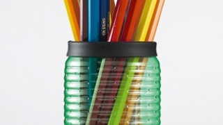Подставка для карандашей из  пластиковой бутылки.