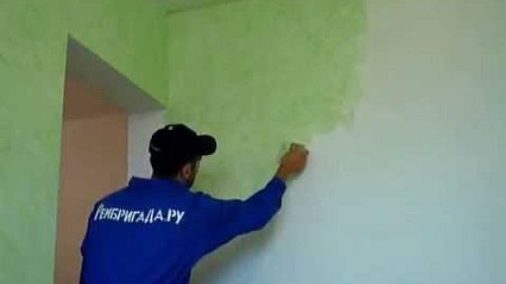 Красим стены декоративной краской мастера компании Рембригада.ру