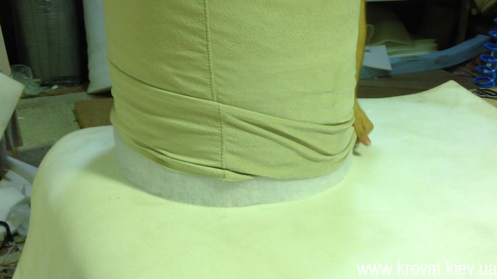 изготовление мягкого пуфа из ткани