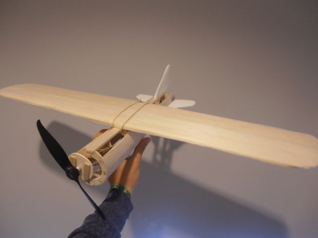 Модель самолета на резиновом приводе своими руками