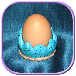 Подставка под пасхальное яйцо из соленого теста